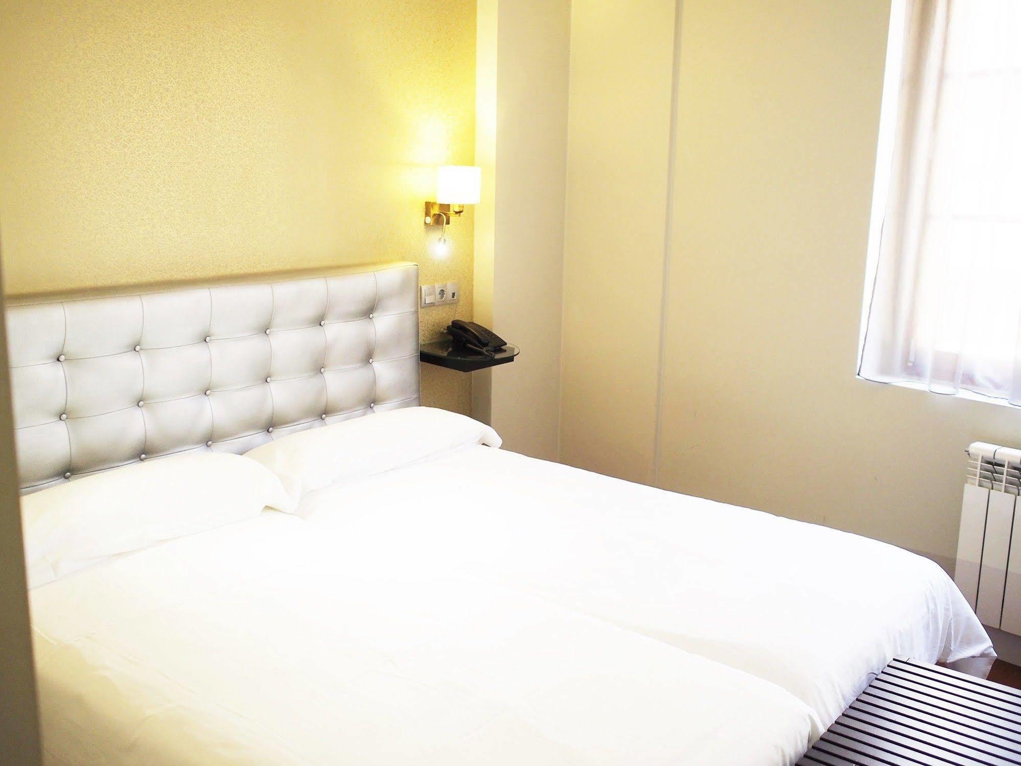 Hotel Rosal Oviedo Esterno foto