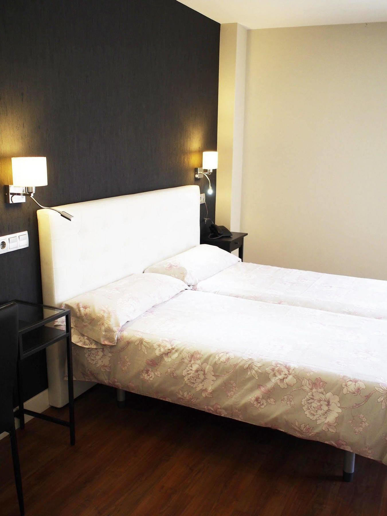 Hotel Rosal Oviedo Esterno foto