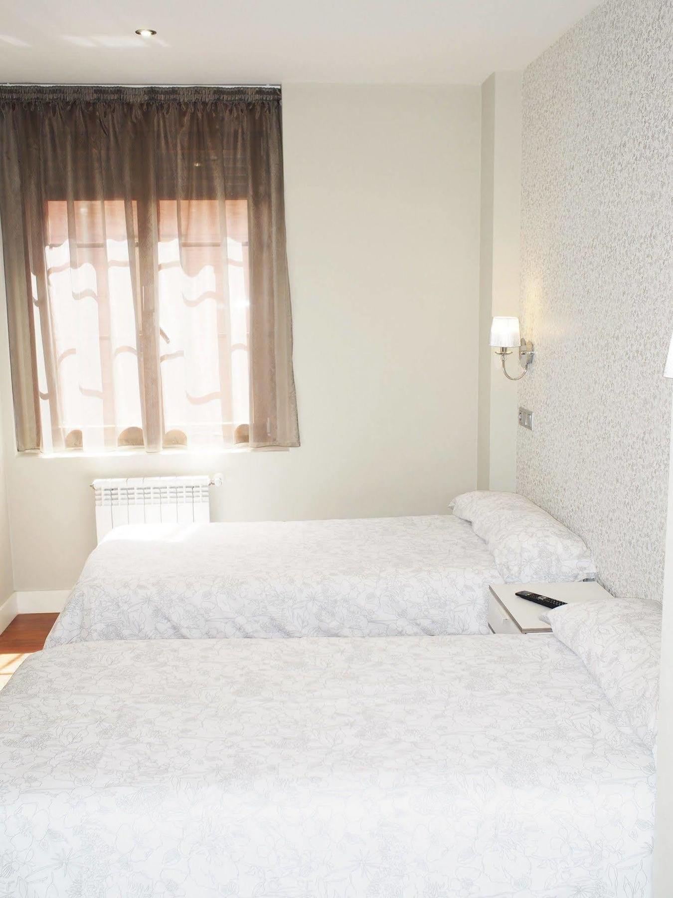 Hotel Rosal Oviedo Esterno foto